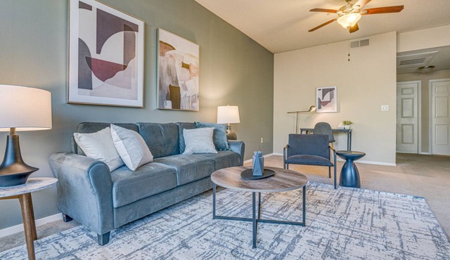 Modern Apartment in Prime Location (ID2582X66)