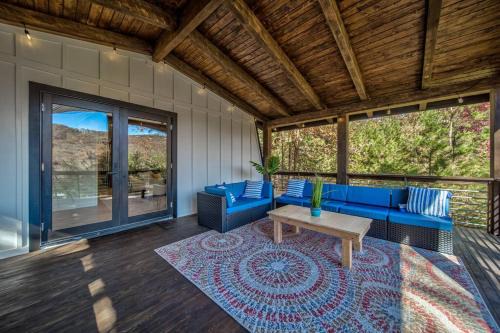 Modern Cabin with View, Pet-Friendly, Close to town