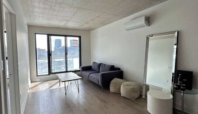 Modern Condo|Rooftop, Pool, Festivals & Fireworks