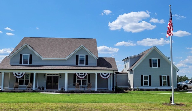 Modern Farm Retreat - Fresh Eggs - Pet Friendly
