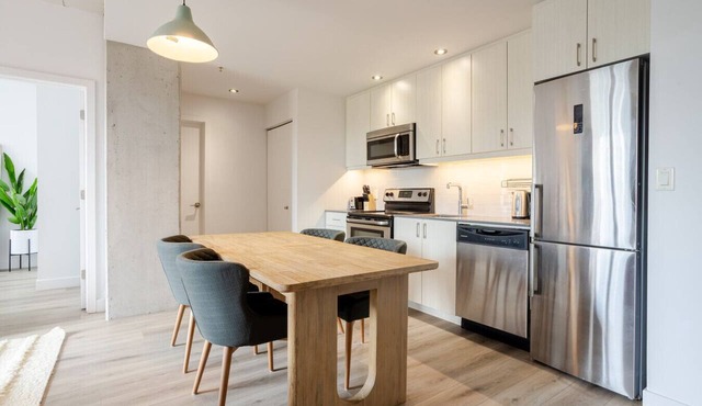 Modern Heritage Stay | Upscale 2BR in Old Port