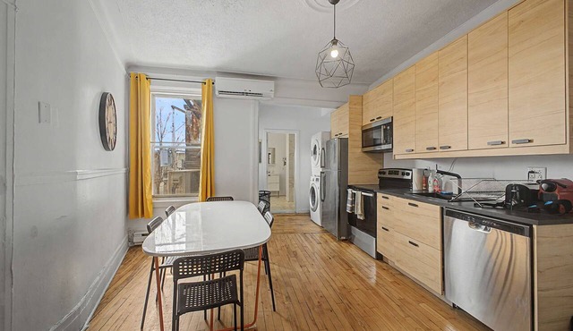 Modern Montreal Apartment | Metro Nearby