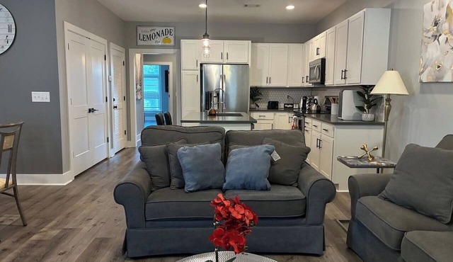 Modern Near Downtown & Hospitals – Greenville Stay