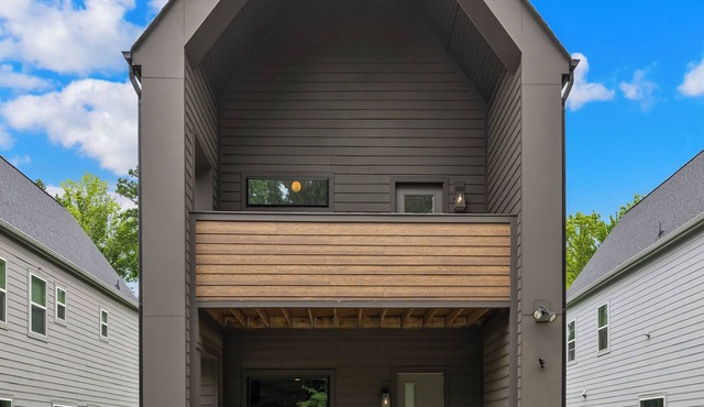 Modern new 4BR Home near NoDa & Downtown