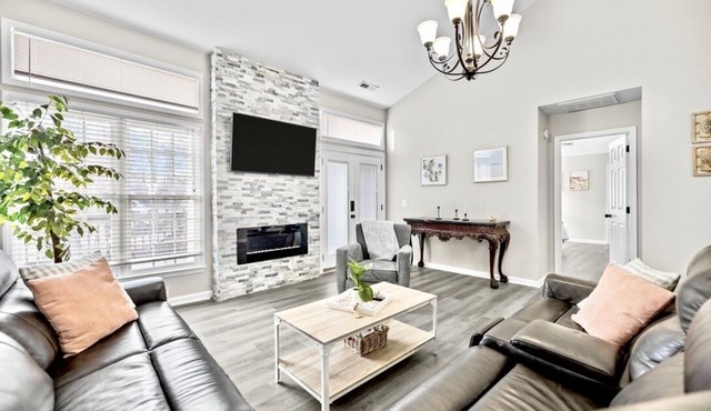 Modern Private Charlotte Retreat Near Downtown!