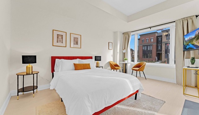 Modern & Stylish Studio in Oakville!