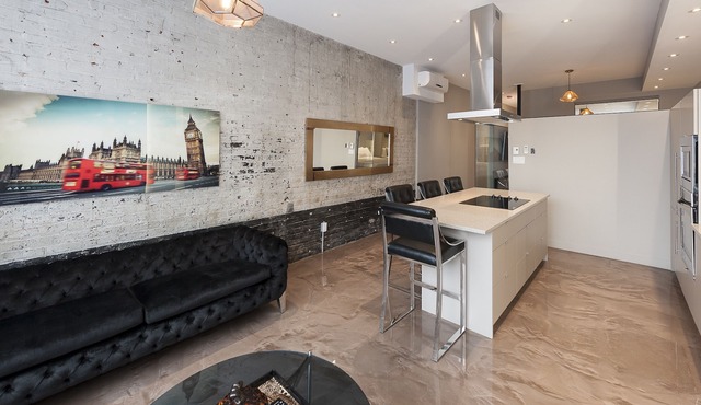Modern Suite: Steps from Place des Arts