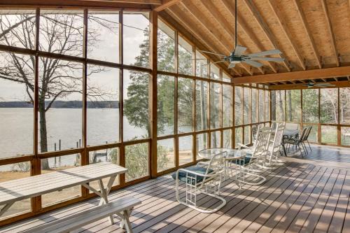 ‘Mom’s Cabin’ on Lake Wylie w/Private Dock!