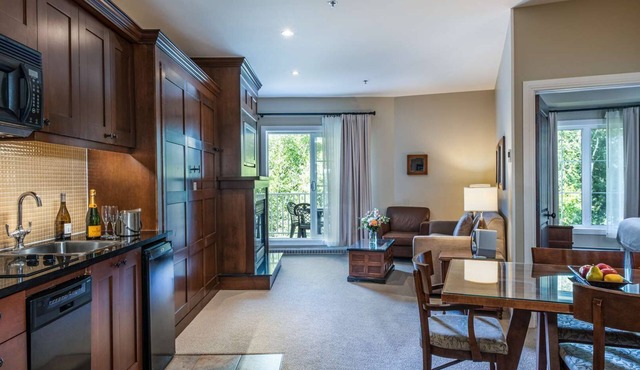 Mont-Tremblant - Château Beauvallon - Two Bedroom Family Suite- Free resort shuttle!
