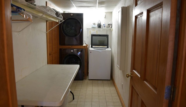 Mountain Chalet with Beautiful Views, Pet Friendly, 6 Bdrms, 2 kings