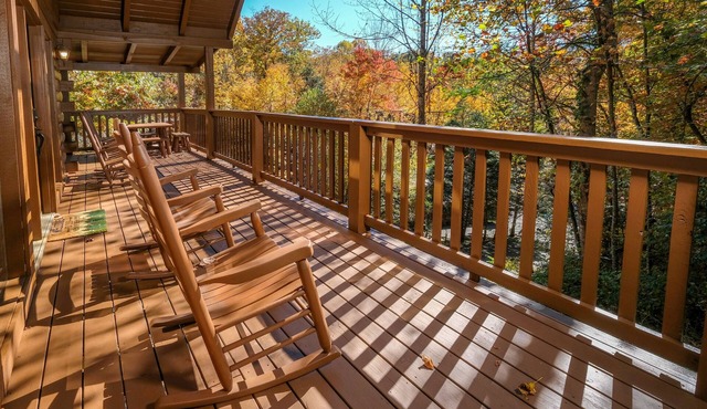 Mountain Charm Meets Modern Comfort-5 Minutes to Gatlinburg. Hot Tub & Game Room