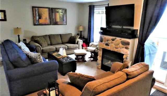 Mountain View Condo, 7+ Night Disc%, 2 Balconies, 2 King BR, 2 Bath-Pool/Hot Tub