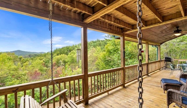 Mountain View Cabin w/Hot Tub & Game Room