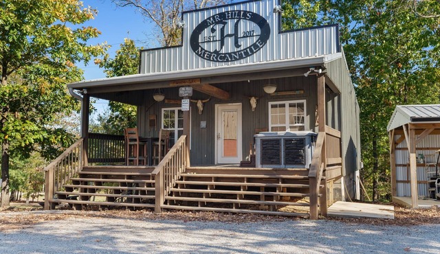 Mr Hills Mercantile Cabin with a hot tub