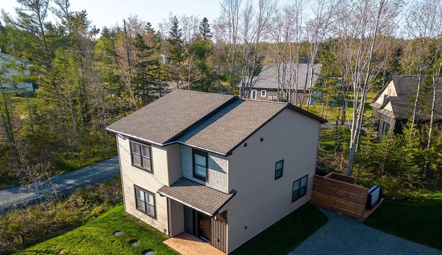 Mt Uniacke Lakeside Oasis with Hot Tub
