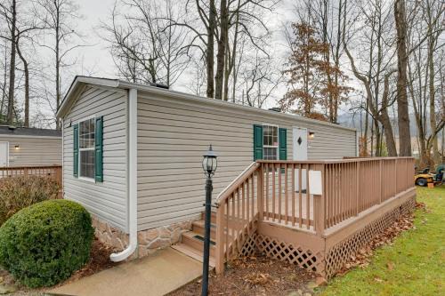 Mtn-View Deck! Resort Cabin 12 Mi to Waynesville