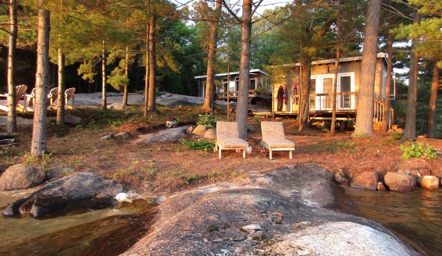 Muskoka Cottage on Small Bay with access to large lake