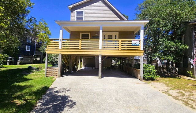 N119- Near the Beach, 3BRs, Sun Deck, WIFI & 1400 Feet to Life-guarded Beach!