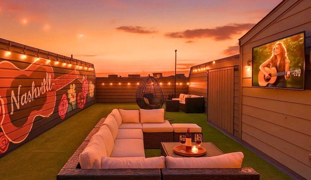 Nashvilla Townhome- Gigantic Rooftop- Pure Luxury