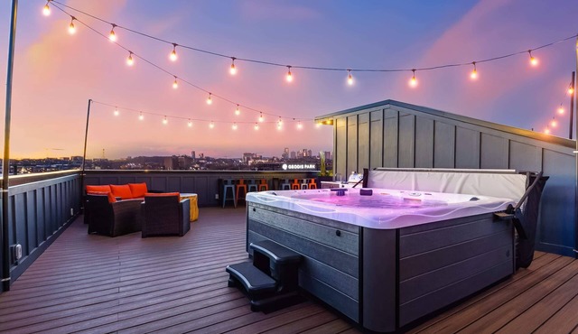 Nashville double getaway: 2 rooftop hot tubs, mini golf, sleeps 24