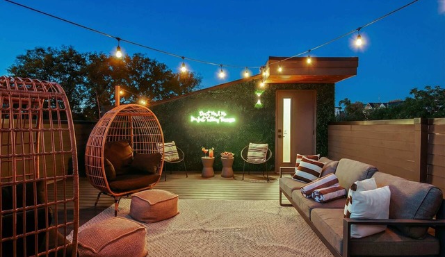 Nashville getaway: 2 rooftop homes, sleeps 20, 6 bedrooms in the Gulch