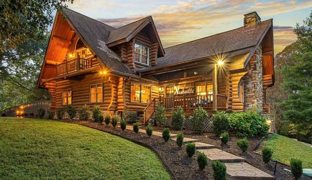 Nashville Lux Lodge Private Pickleball Ct Hot-tub Game Rm Fire-pit 5BR 5BA