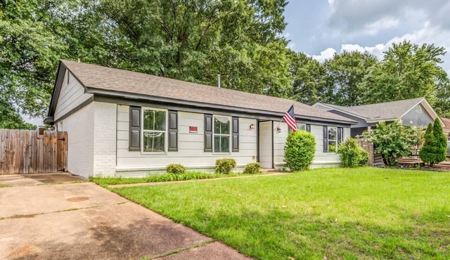 Near Parks & Shopping- Hickory Ridge Hideaway