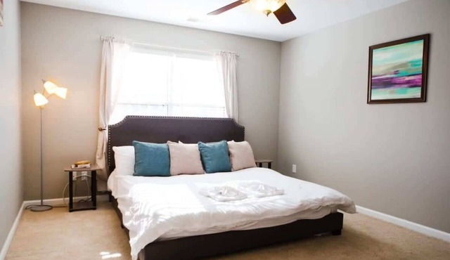 Near USC&Base w/Screened Porch - The Lucky Charm