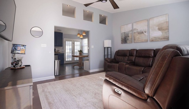 Nearby casino and wedding venues- 3 Bedroom home with ample outdoor space!