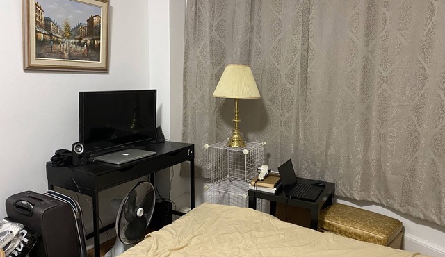 Nearby KensingtonMarket, Core downtown, 5 minutes to bus, streetcar, supermarket