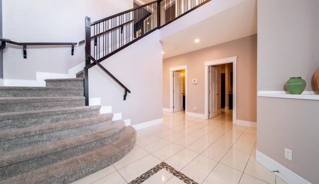 |NEW| 2500 SQFT Luxurious home|Sleeps 8|King Bed