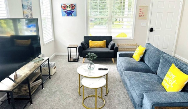NEW! Cozy & Only ~8 Min Drive to Downtown & Beach!