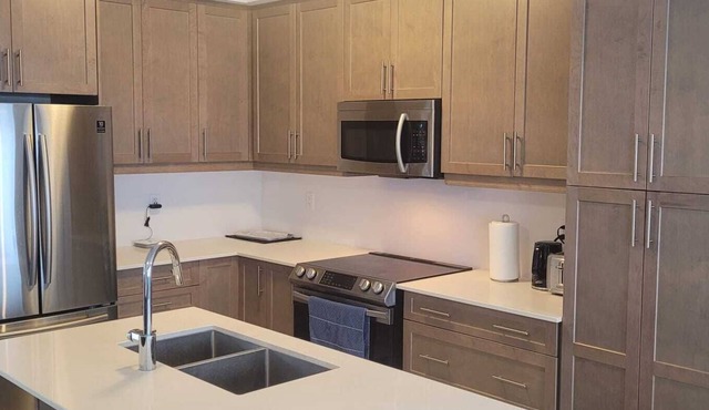 *NEW*Cozy Retreat Near 403
