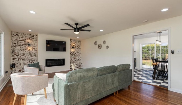 NEW Dragster Dream House - Game Room - Walk to the Speedway
