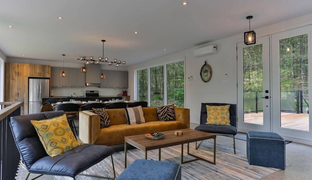 New Family Cottage Tremblant-4 Bdrs w/Hot Tub