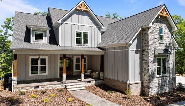 NEW HOUSE! 5 Bedroom-Pet Friendly-High Rock Lakefront Luxury in charming Denton