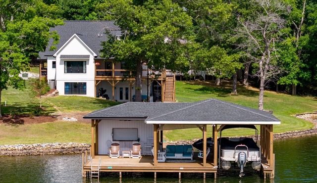 New! Lakefront, Huge Dock, Firepit, Sleeps 15