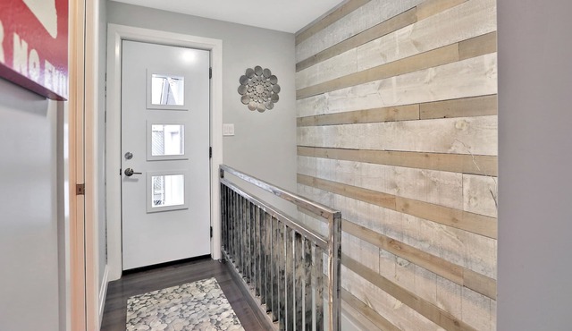 New Listing ~ Urban Chic ..... Cootes Paradise Retreat