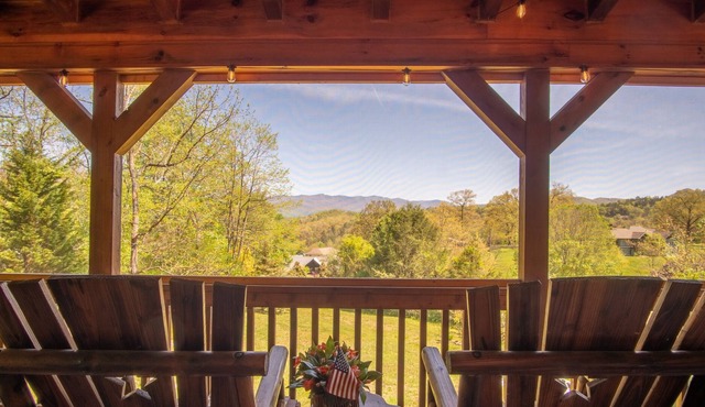 NEW! Luxury cabin close to all amenities, hiking, fishing, kayaking, & workspace!