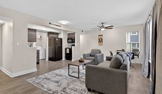 New! Modern Comforts near USC & Riverwalk Trails