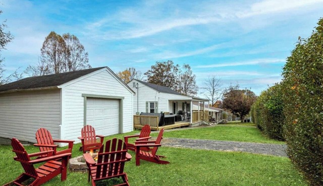 New River Gorge Cottage w/Hot Tub, Fire Pit, & Grill