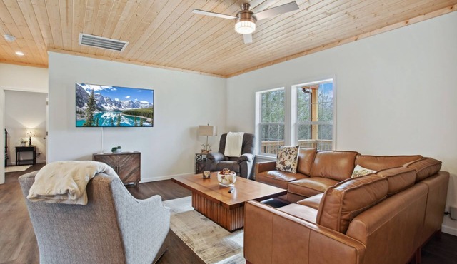 New Single-Level Cabin Near Boone