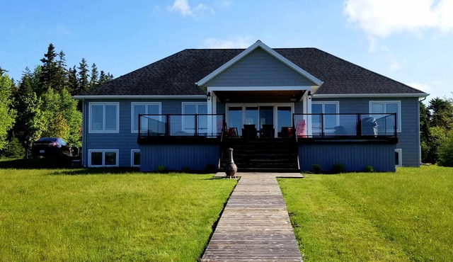 New Summer home on the scenic Montague River, relax in comfort