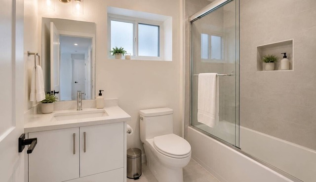 Newly Built Suite, Burnaby Hideaway Close to Transit