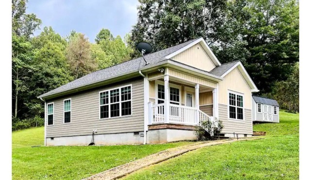 Newly Renovated 2 Bedroom, 2 Bath Bungalow!