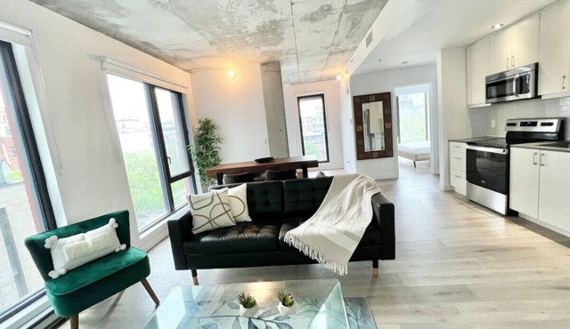 Nice 2-bedroom apt in Old Port, featuring stylish decor modern amenities and a fantastic location.
