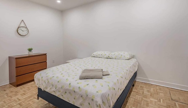 Nice 5Bed Apt ~Steps Away From Saint-Michel Metro!