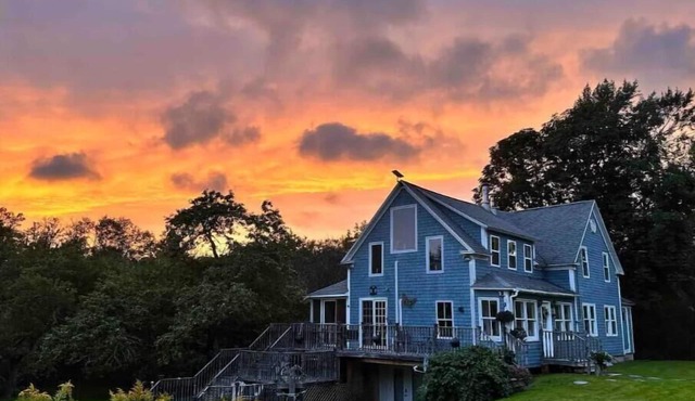 North River LodgenBeautiful Century home with 4 bedrooms and 3 bathrooms