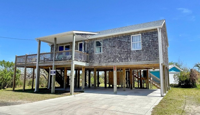 Northern Pond: Dog friendly, wrap around porch, screened porch.