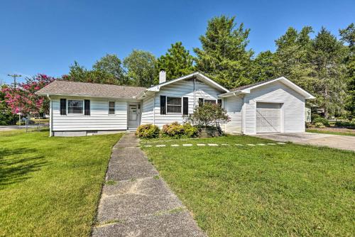 Oak Ridge Retreat w/Porch < 1 Mi to Downtown